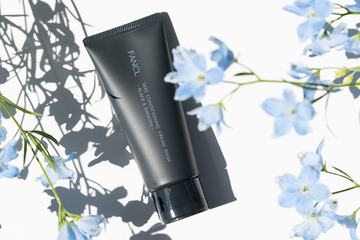 長年の角栓との戦いに終止符を。毎日の洗顔と集中ケアの二刀流が叶う、ファンケルの毛穴特化洗顔料 画像