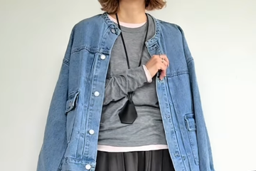 GUの「シアーＴ」は今が買い！デニムジャケットを品よく着こなす大人の春色レイヤード【40代の毎日コーデ】 画像