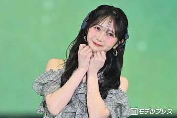 ≠ME谷崎早耶、首かしげ＆投げキスにキュン「破壊力すごい」「釘付け」と絶賛の声【ガルアワ2026SS】 画像