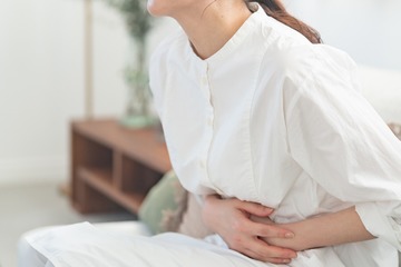 「気のせいじゃなくて、元気になってきたかも」過敏性腸症候群が3つのツボで改善⁉松尾芭蕉も愛用したツボとは【現代の科学で裏付け！】 画像