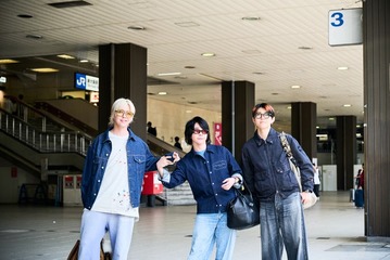 Mrs. GREEN APPLE、スタジアムツアーのため大阪入り 来阪写真公開 画像