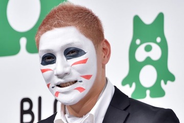 ゴールデンボンバー樽美酒研二「顔めっちゃ焼けた」白塗りなしの素顔にファン歓喜「骨格が神」「肌つやつや」 画像
