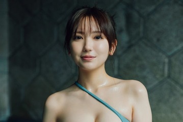 沢口愛華、濡れ肌輝く美バスト披露「ヤンマガ」表紙登場 画像