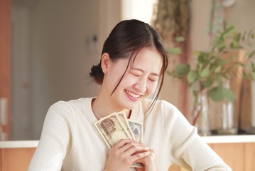「楽にお金を貯める」のって可能なの？  ほったらかしでもとにかく貯まる「お金のヒミツ」とは 画像