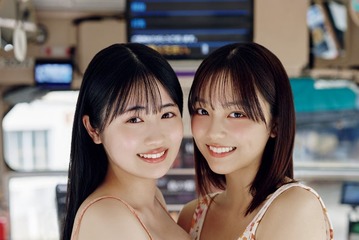 晴こころ＆江下晏梨、ビキニ姿で美バスト際立つ “あんはる”コンビで「ヤンマガ」表紙初登場 画像