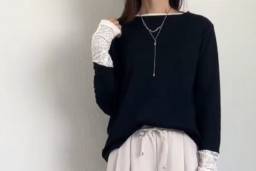 ストンと落ち感がある【GU】とろみワイドパンツ。リラックス感と品格がある大人のパンツスタイル【40代の毎日コーデ】 画像