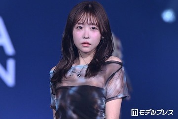 FRUITS ZIPPER櫻井優衣、透け感コーデでオーラ全開 笑顔封印ランウェイに釘付け【オキコレ2026】 画像