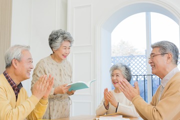 認知症になる可能性が高くなる、人づき合いの状態は⁉健康的に長生きするための「おすすめ習慣」2選【心理カウンセラーが解説】 画像