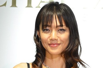 前田典子、ウエストチラリ“夏の黒ワンピ”コーデに反響「スタイル抜群」「思わず目がいく」の声 画像