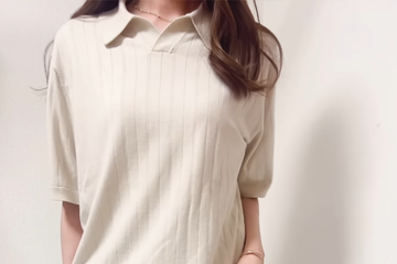 上質感あるスキッパーセーター×ユーズド感あるデニム。【上下ユニクロ】でシンプルながらこなれた雰囲気に【40代の毎日コーデ】 画像