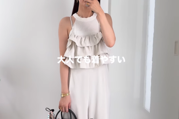 シンプルカラーをエッジィに着る。ひとクセある着こなしがオシャレな40代の夏スタイル 画像