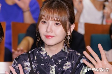 鬼頭明里、ノースリ衣装ショット公開「清楚で可愛い」「透明感レベチ」の声 画像