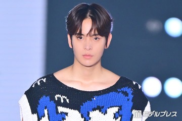 「脱出おひとり島」チェ・ジョンウ、ノースリーブ姿で鍛え上げた筋肉披露「圧巻の肉体美」「男前すぎ」と反響【関コレ2026A/W】 画像