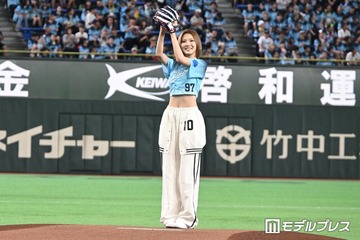 Hearts2Hearts、東京ドーム登場でパフォーマンス ジウは始球式で美しいフォーム披露・日本語で挨拶も 画像