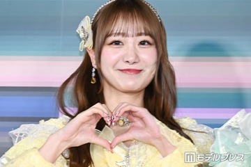 ＝LOVEメンバー、ミニスカセーラー風衣装に反響「透明感すごい」「スタイル抜群」 画像