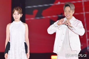 武尊＆川口葵、 サプライズで夫婦そろって「ガルアワ」初登場 白のリンクコーデで息ぴったりランウェイ【ガルアワ2026A/W】 画像