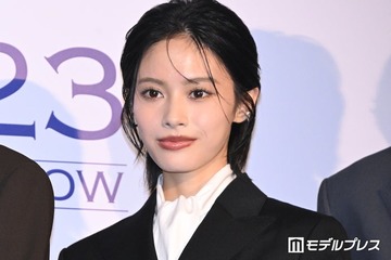 安斉星来、美デコルテ際立つオフショルドレス姿に絶賛の声「目がくらむほど綺麗」「まさに女神」 画像