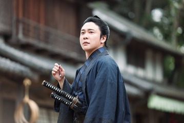 「いろはの恋は時代をかける」初回、ミセス大森元貴の役柄判明「ちょんまげ姿新鮮すぎる」「和装も似合う」“関さま”トレンド入りの反響 画像