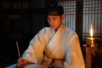 『王と生きる男』パク・ジフン演じる悲劇の若き王、それを取り巻く者たちの場面写真解禁 画像