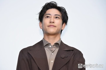 佐野岳、息子抱っこショット公開に反響「息子さんとの温度差が可愛い」「嬉しさがビシビシ伝わってくる」の声 画像