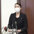 京都市役所で記者会見する豊田恵美市議＝13日午前