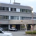 山梨県警大月署＝11日午後