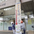 埼玉県熊谷市の八木橋百貨店前に設置される大温度計＝13日午前