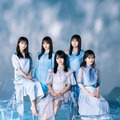 乃木坂46公式書籍「10年の歩き方」（3月29日発売）表紙：（左から時計回りに）齋藤飛鳥、与田祐希、遠藤さくら、山下美月、賀喜遥香／撮影：藤城貴則（画像提供：KADOKAWA）