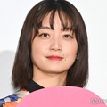 映画「人生に詰んだ元アイドルは、赤の他人のおっさんと住む選択をした」公開記念舞台挨拶に出席した深川麻衣（C）モデルプレス