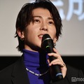 サランラップは手でちぎる末澤誠也（C）モデルプレス