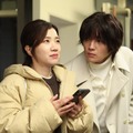 （左から）福田麻貴、八木勇征「婚活1000本ノック」第3話より（C）フジテレビ