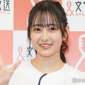 囲み取材に応じた向井葉月（C）モデルプレス