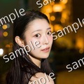 乃木坂46 阪口珠美1st写真集「青いバラ」TSUTAYA限定ポストカード撮影／Takeo Dec.（画像提供：幻冬舎）