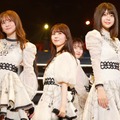 菅原咲月、筒井あやめ、冨⾥奈央「35thSGアンダーライブ」（C）乃木坂46LLC