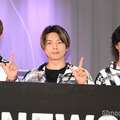 記者発表会に登壇したNEWSの小山慶一郎、増田貴久、加藤シゲアキ／Jポーズ（C）モデルプレス