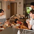 松村北斗、倉田瑛茉、松本若菜、津田健次郎「西園寺さんは家事をしない」第7話より（C）TBS