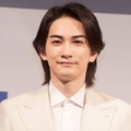 町田啓太、無造作ヘアがオシャレな秋コーデに絶賛の声「パーフェクト」「素敵過ぎる」 画像