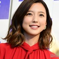 真野恵里菜、出産後初仕事で“推しアイドル”と初共演「ついに一緒にお仕事しちゃった」 画像