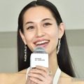 水原希子、恋人からバックハグで密着＆美脚ショットも 新年初投稿に反響「微笑ましい」「スタイル抜群」 画像