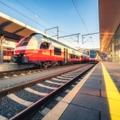 【駅で】”切符”を落としたおじいさん。混雑で拾えないでいると…→駅員の”まさかの呼びかけ”に「なんて優しい人」 画像