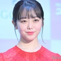 峯岸みなみ、抱っこひも姿＆娘との2ショット公開「癒される」「ほっぺが可愛い」の声 画像