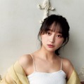 元日向坂46影山優佳、キャミソール姿で美肌大胆披露 画像