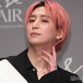 記者のリクエストに応えSEXYにキメる佐久間大介（C）モデルプレス