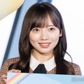ロングヘアの齊藤京子（C）モデルプレス