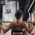 菜々緒、美背中披露のトレーニング姿に絶賛の声「カッコ良すぎ」「フォームも完璧」