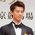 竹内涼真、凛々しい横顔を見せたドラマオフSHOTに反響「やっぱり男前！」「カッコいい」