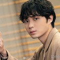 モデルプレスのインタビューに応じた磯村勇斗（C）モデルプレス