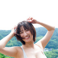 “グラビア界最強ボディ”榎原依那、たわわな美バスト＆圧巻のプロポーションを大胆見せ