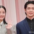 映画「遠い山なみの光」完成披露試写会に登場した広瀬すず、松下洸平（C）モデルプレス
