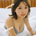 富田鈴花 封入ポストカード 撮影／峠雄三（C）光文社